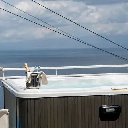 Dream View تاورمينا